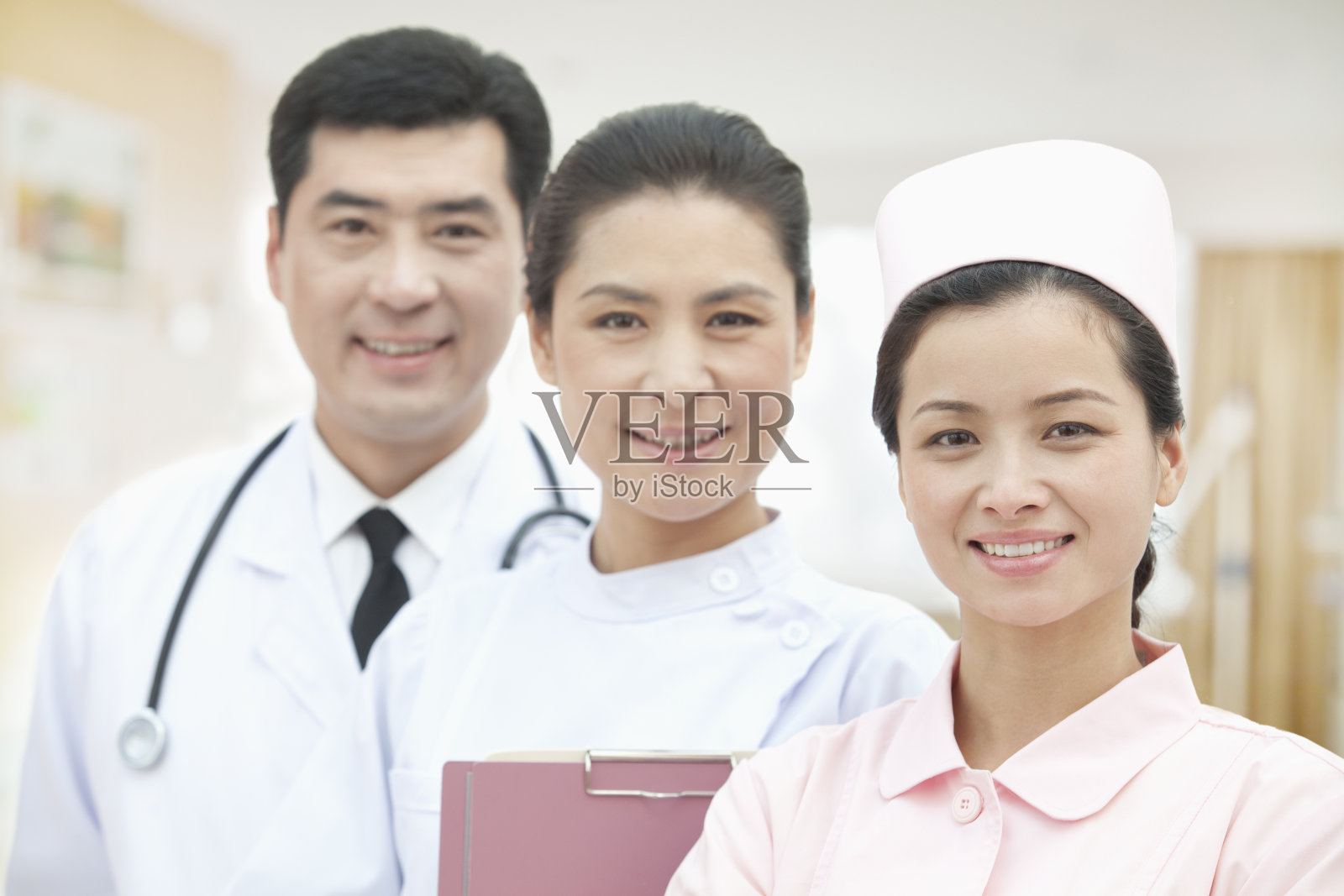 微笑的中国医生和护士照片摄影图片