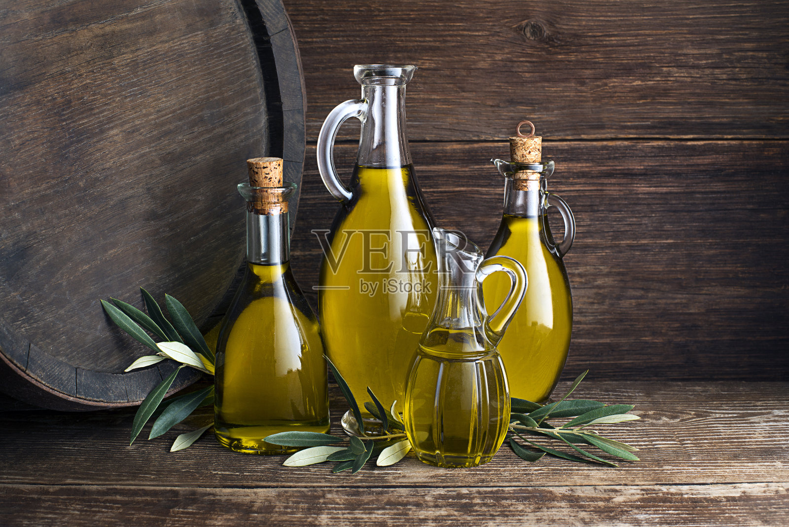 一瓶一瓶特级初榨橄榄油照片摄影图片