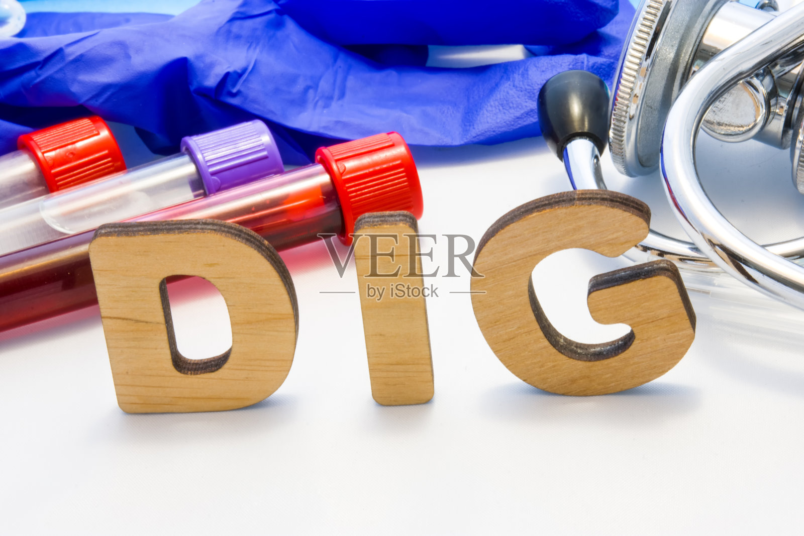 DIG简称地高辛强心剂，带血管和听诊器。在实验室临床诊断中采用缩略语DIG，病理接触的测定增加照片摄影图片