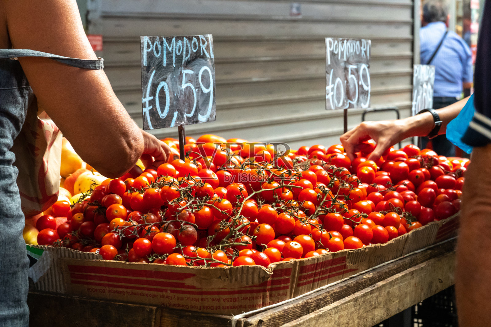 新鲜西红柿出售照片摄影图片