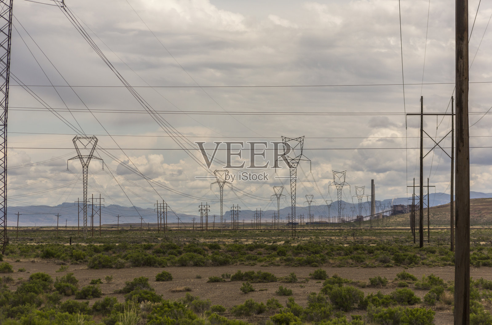 美国内华达州犹他州的输电线塔和电线杆照片摄影图片
