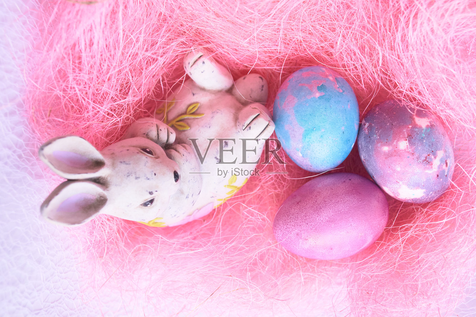 复活节彩蛋和兔子照片摄影图片
