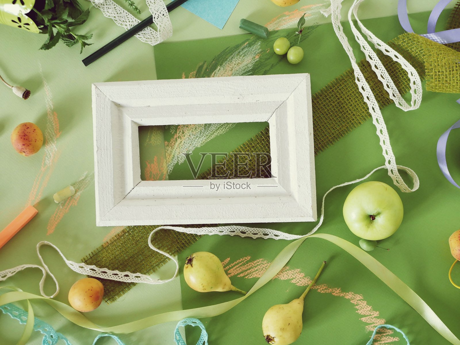 装饰季节组成的水果，装饰，绿色和一个白色框架上的绿色调纸照片摄影图片