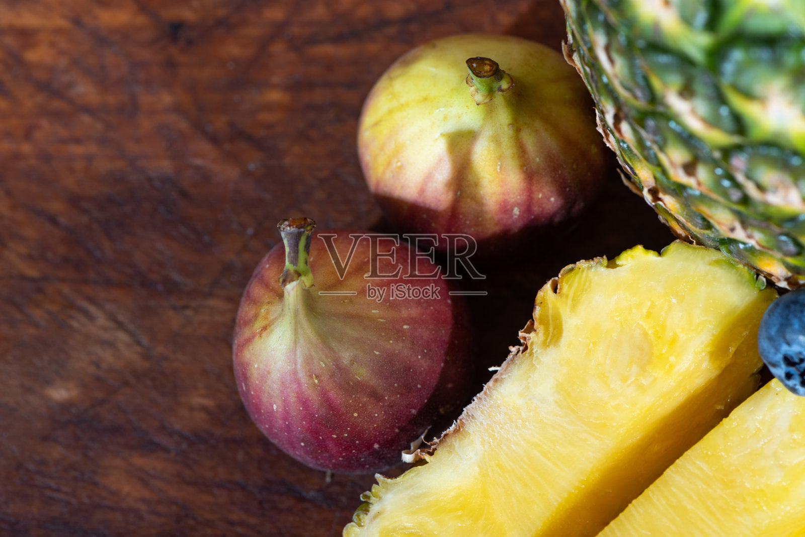 菠萝和无花果照片摄影图片