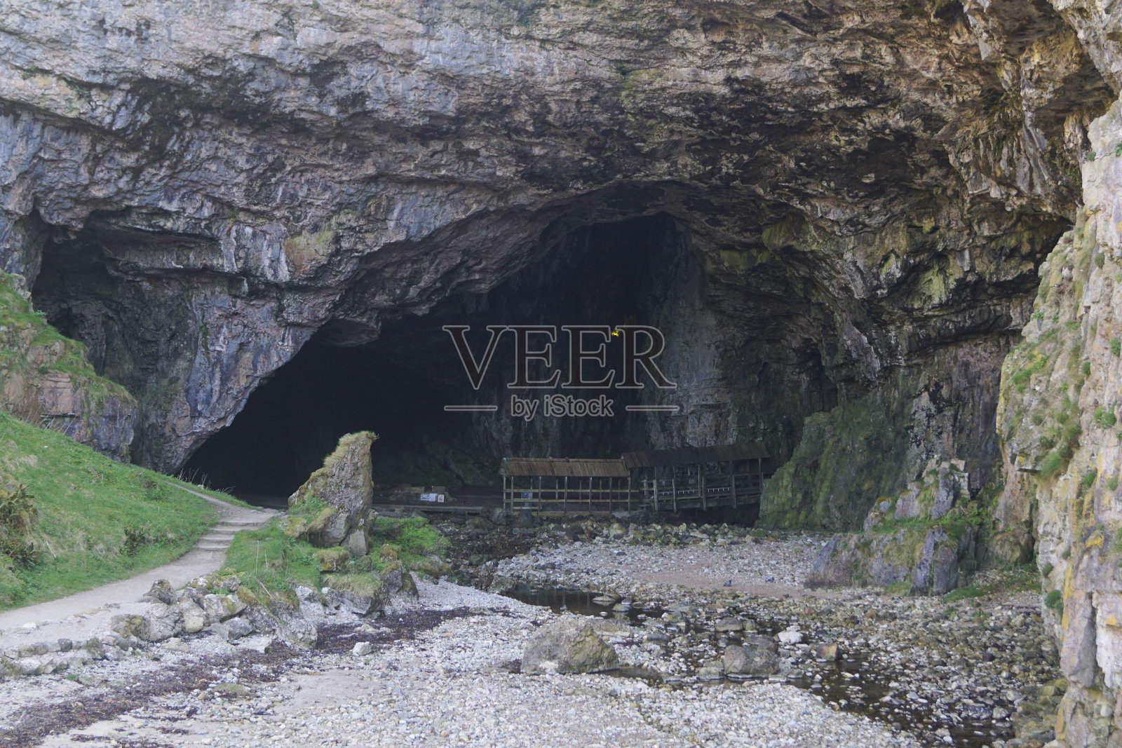苏格兰斯穆洞穴的入口照片摄影图片