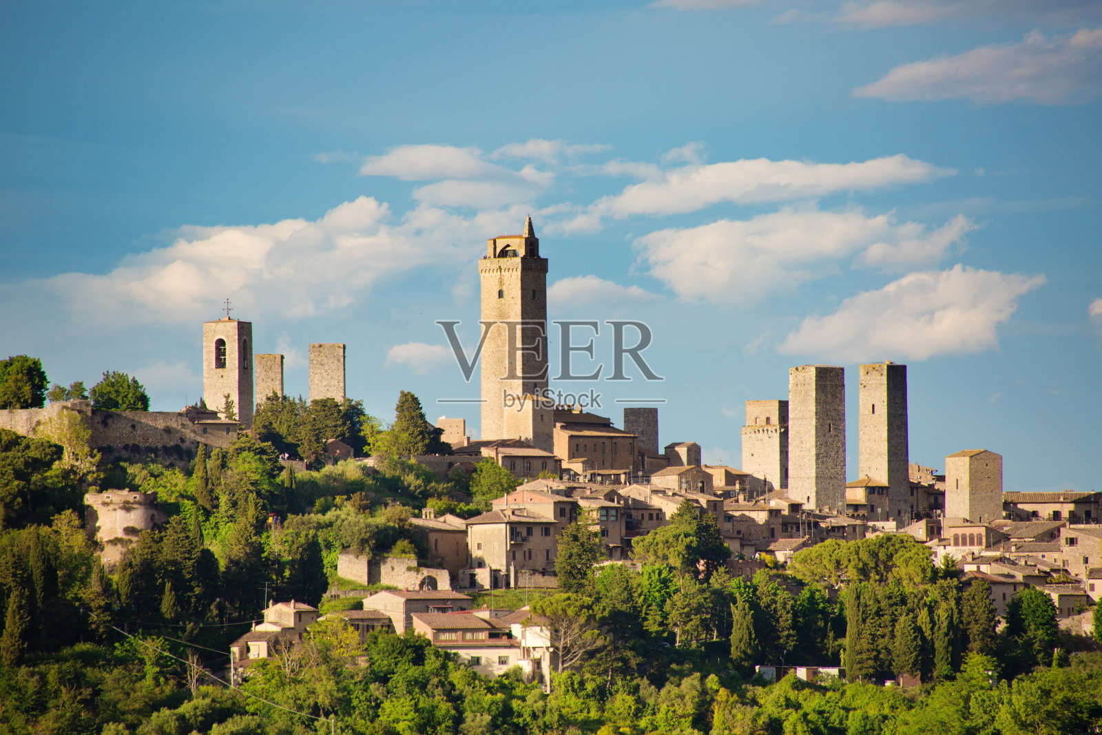 历史悠久的山城圣吉米尼亚诺，在托斯卡纳，意大利著名的塔照片摄影图片