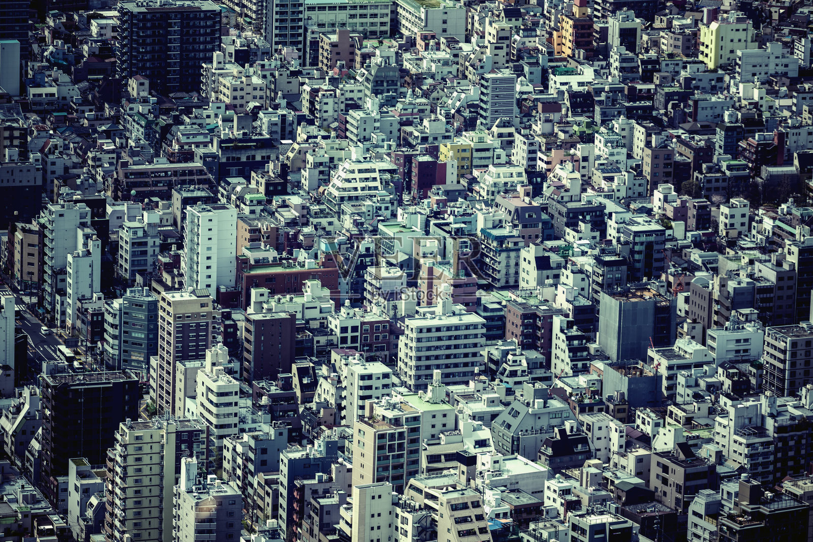 东京街道和城市发展的高角度视图。密集的建筑面积照片摄影图片