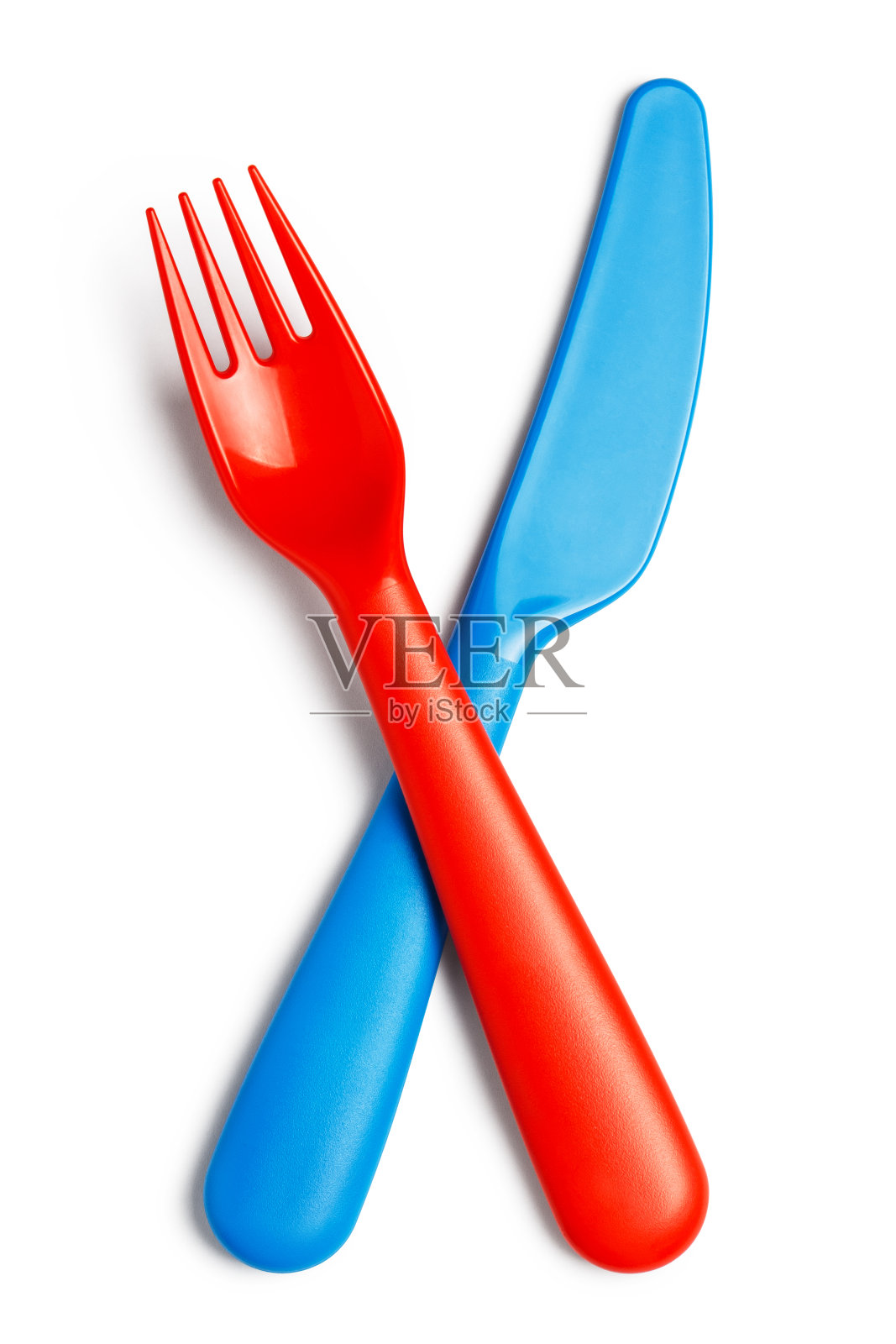 交叉塑料红叉和蓝色刀在白色照片摄影图片