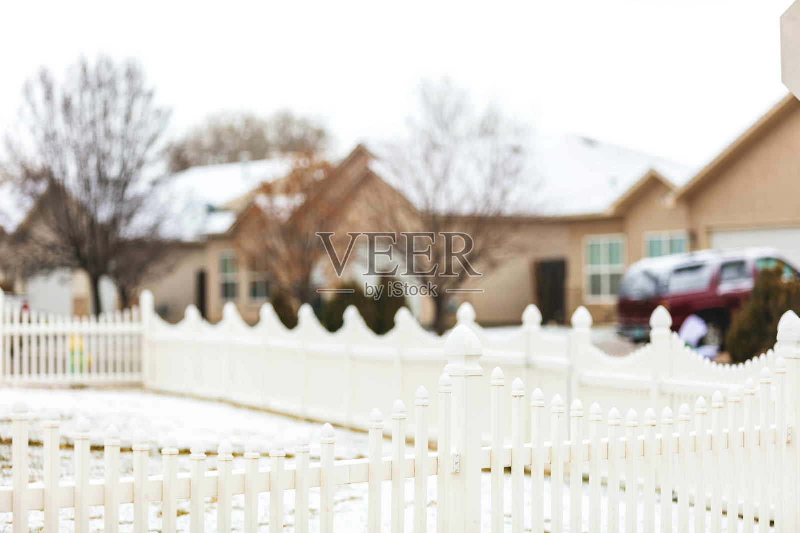 科罗拉多州西部城市郊区的住宅在冬天被雪冻住照片摄影图片