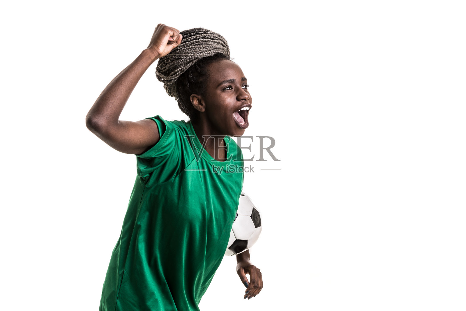 足球非洲年轻女子庆祝绿色制服孤立在白色背景照片摄影图片