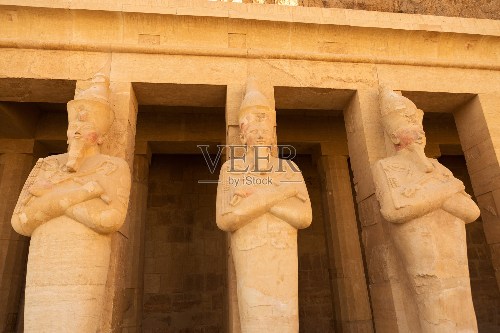 哈特谢普苏特女王神庙，埃及岩石中的神庙照片摄影图片