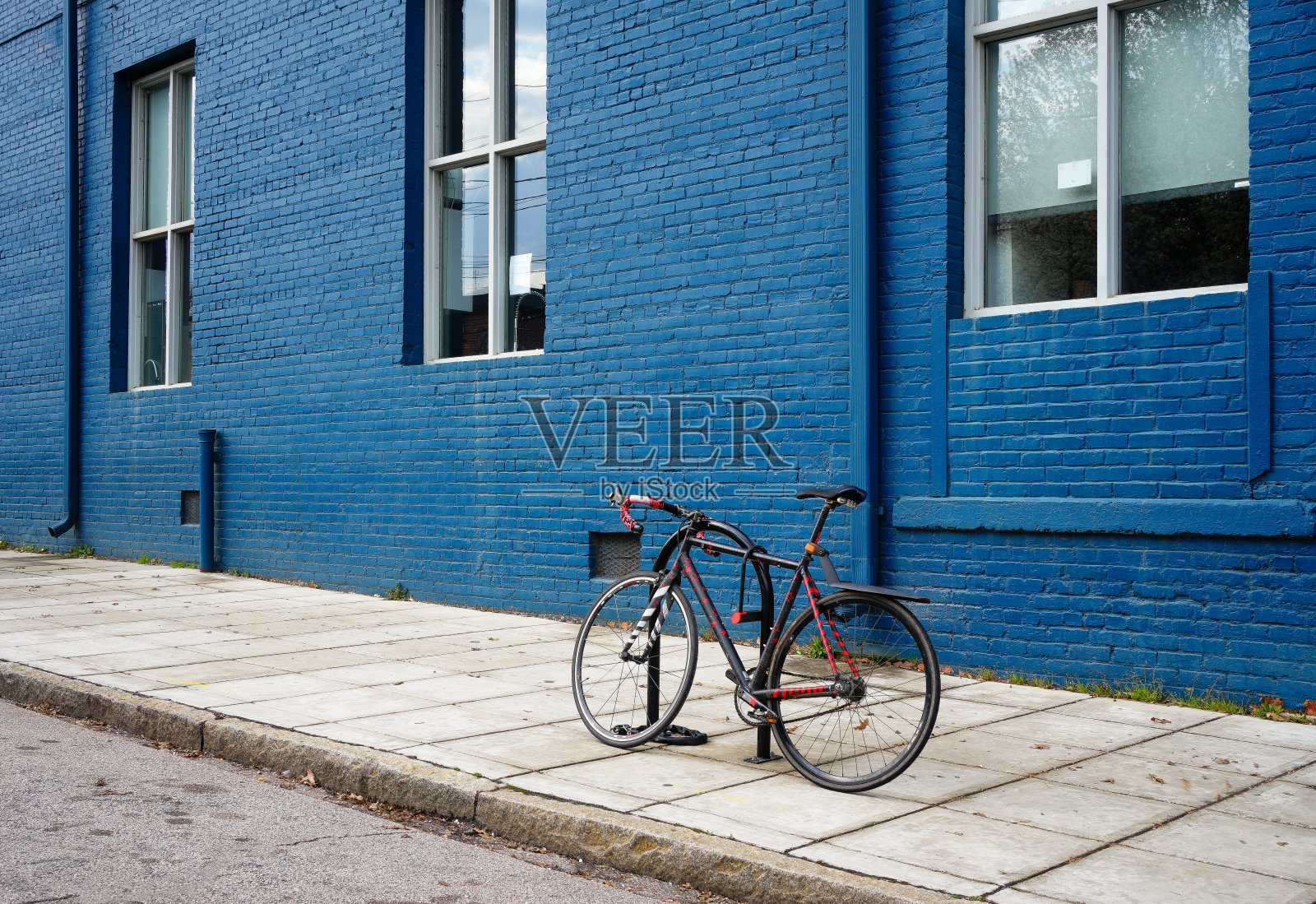 蓝色建筑自行车照片摄影图片