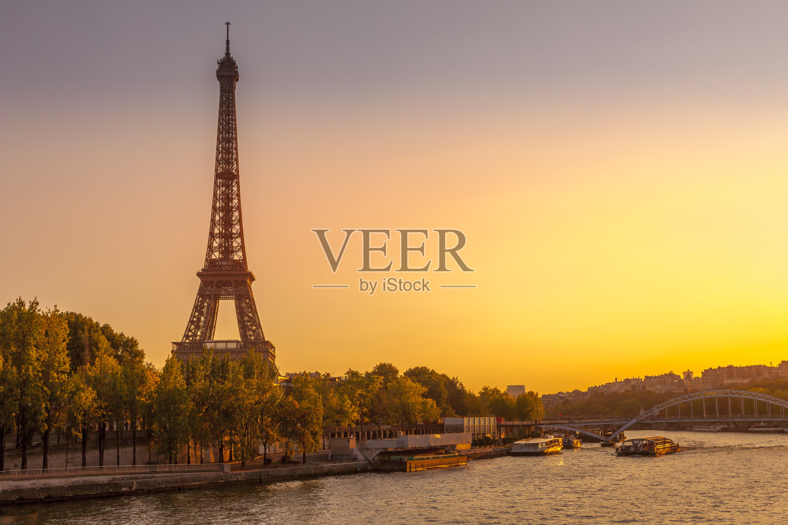 巴黎的埃菲尔铁塔日落照片摄影图片