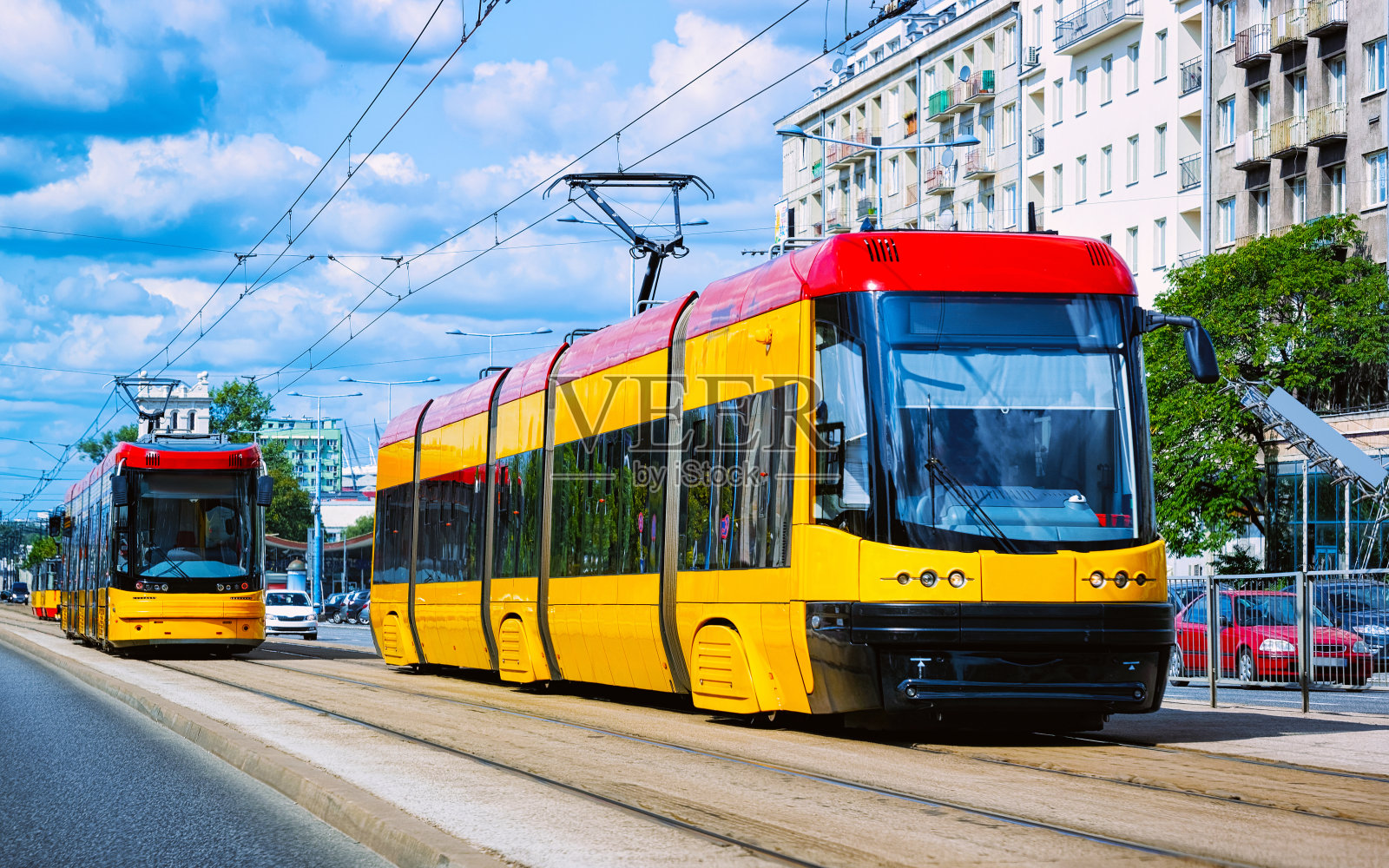 华沙市中心路上的有轨电车照片摄影图片