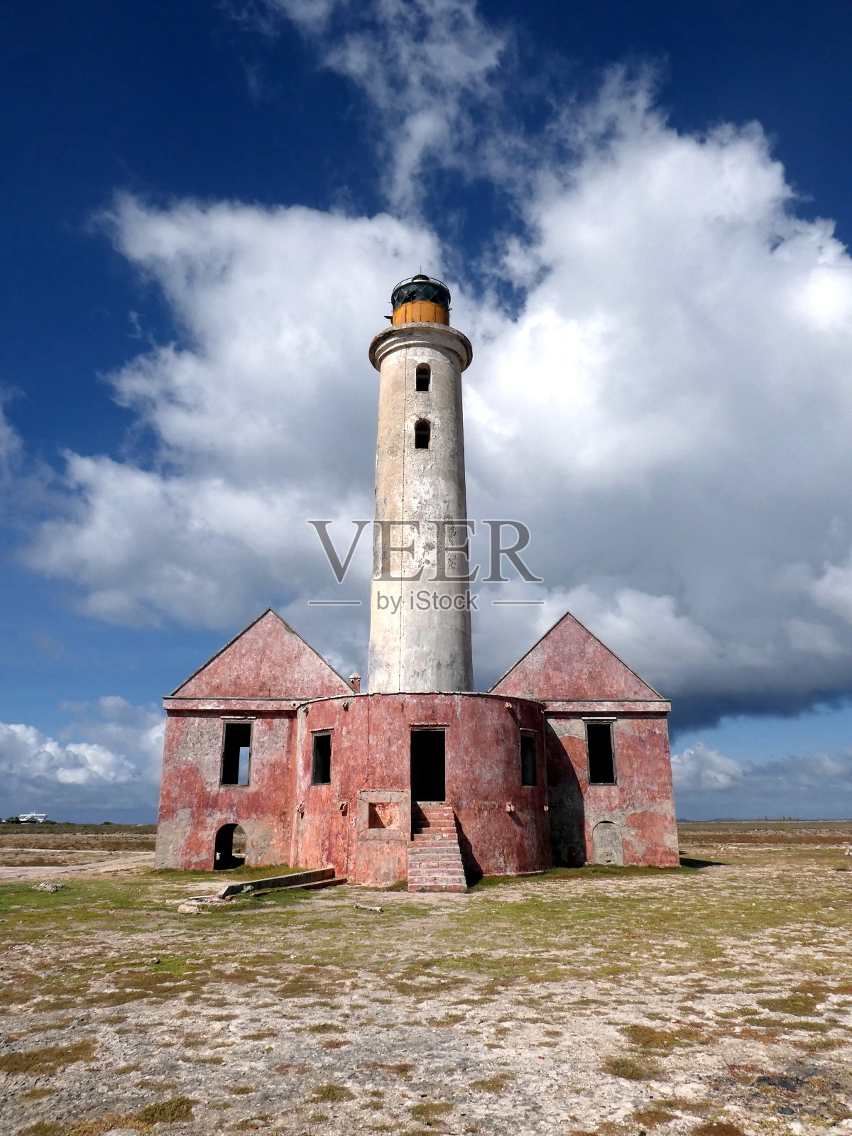 加勒比海小库拉卡科的破旧灯塔照片摄影图片