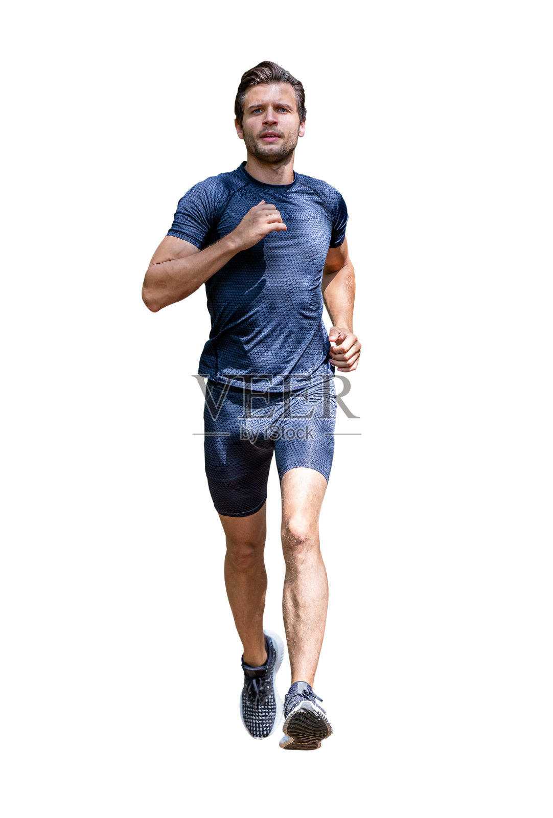 年轻的健身男子在运动服装跑步孤立在白色背景与剪切路径。跑步，跳跃，锻炼，运动，训练。前视图照片摄影图片