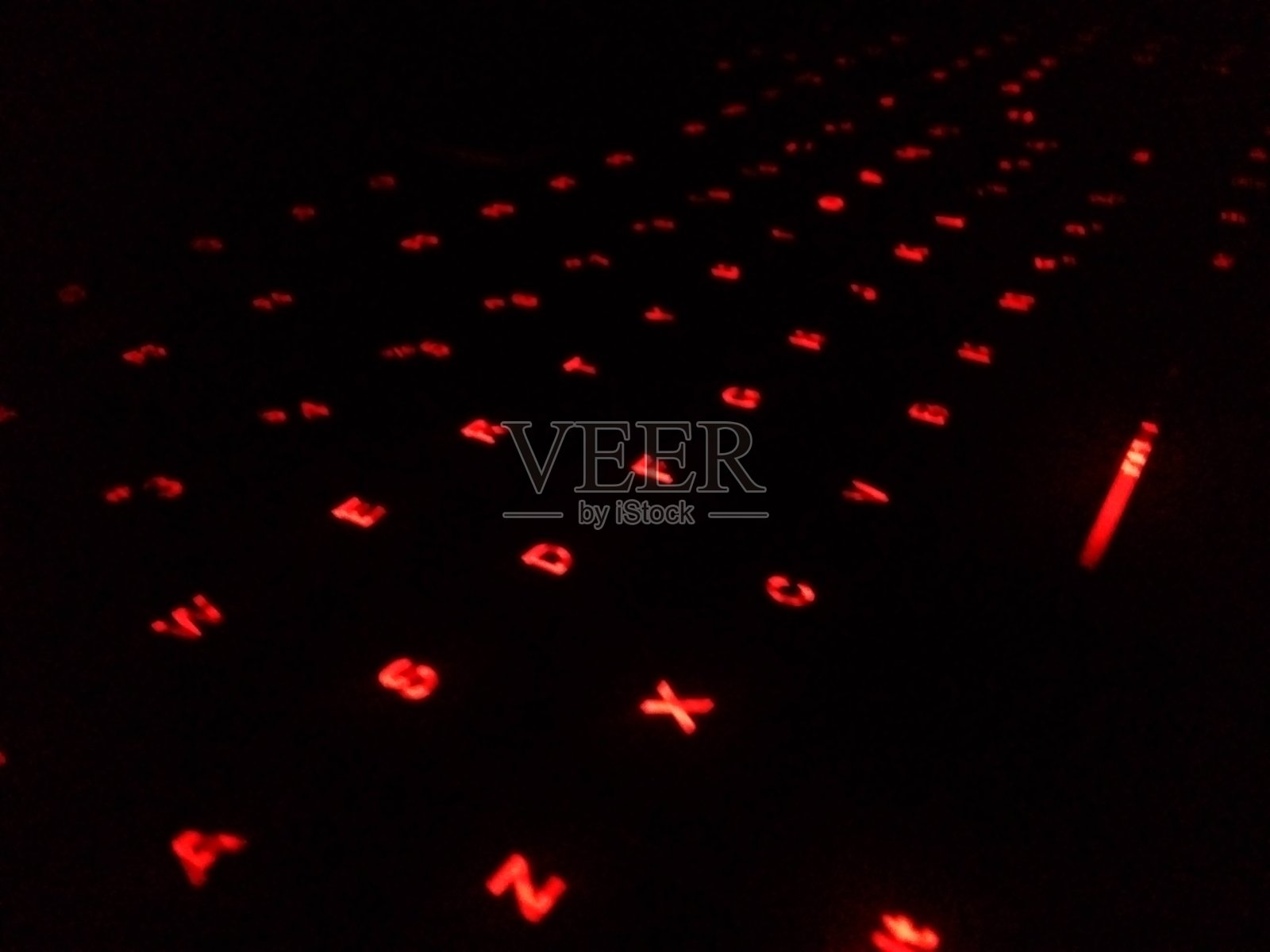 美丽和惊人的RGB led键盘。照片摄影图片