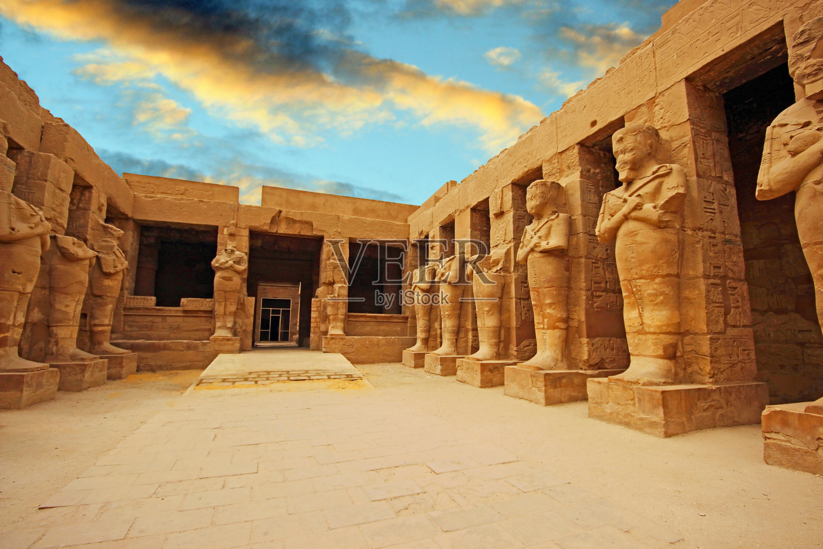 古神庙卡纳克在卢克索-毁了埃及底比斯照片摄影图片