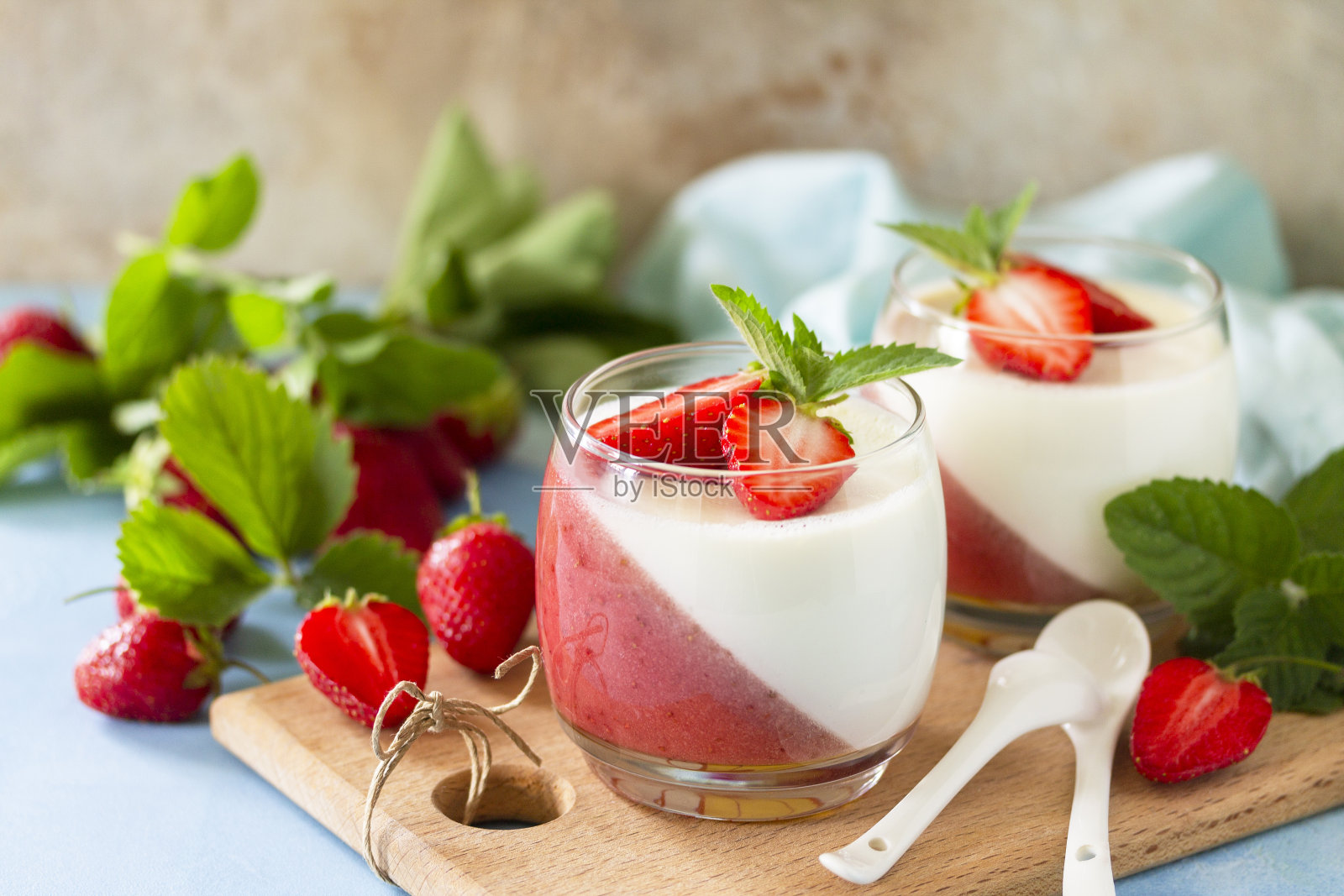草莓奶冻怎么做_草莓奶冻的做法视频_豆果美食