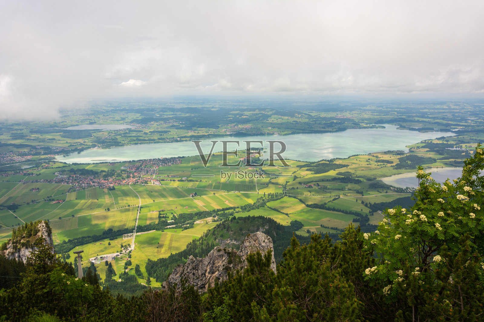 在德国巴伐利亚州Ostallgau地区富森北部的福根瑟湖照片摄影图片