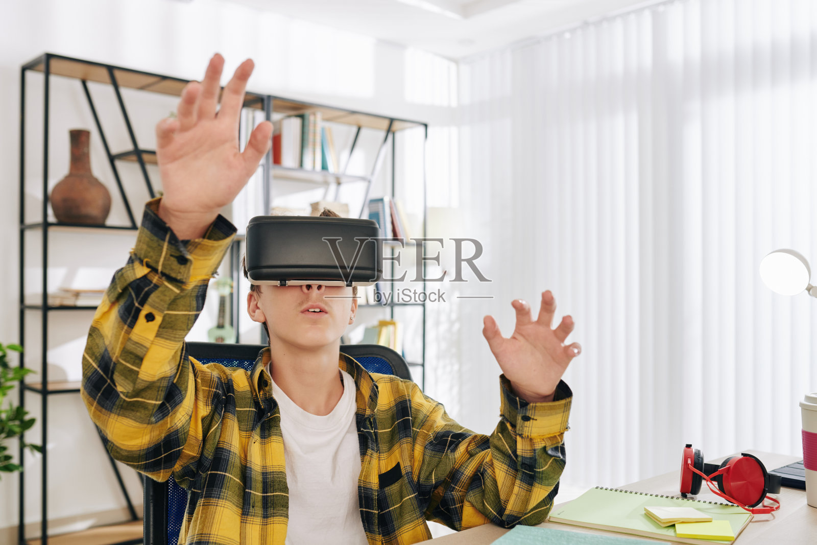 少年测试虚拟现实教育应用照片摄影图片