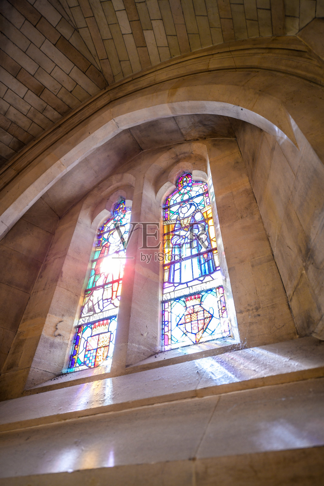 英国阿伦德尔大教堂的玻璃窗照片摄影图片