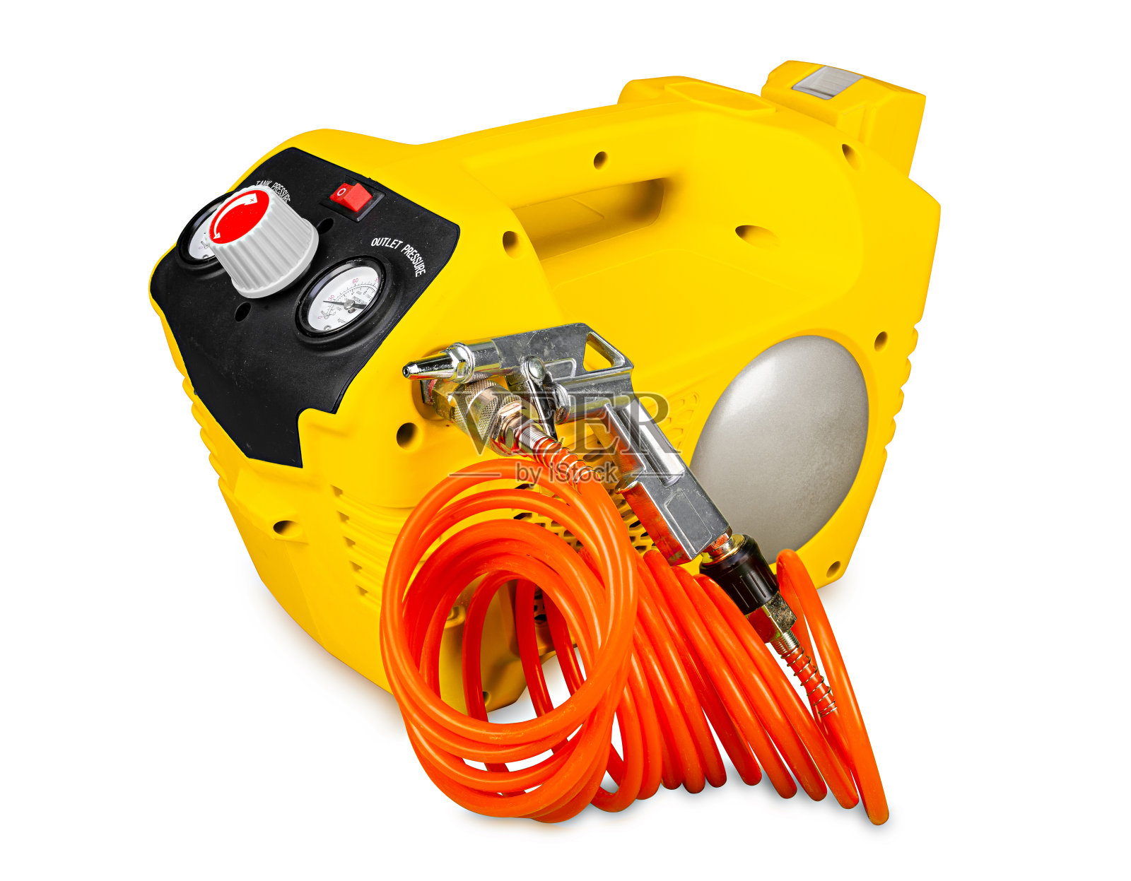 黄色电动移动无绳空压机工具机，带气枪隔离白色背景。木工施工diy概念。照片摄影图片