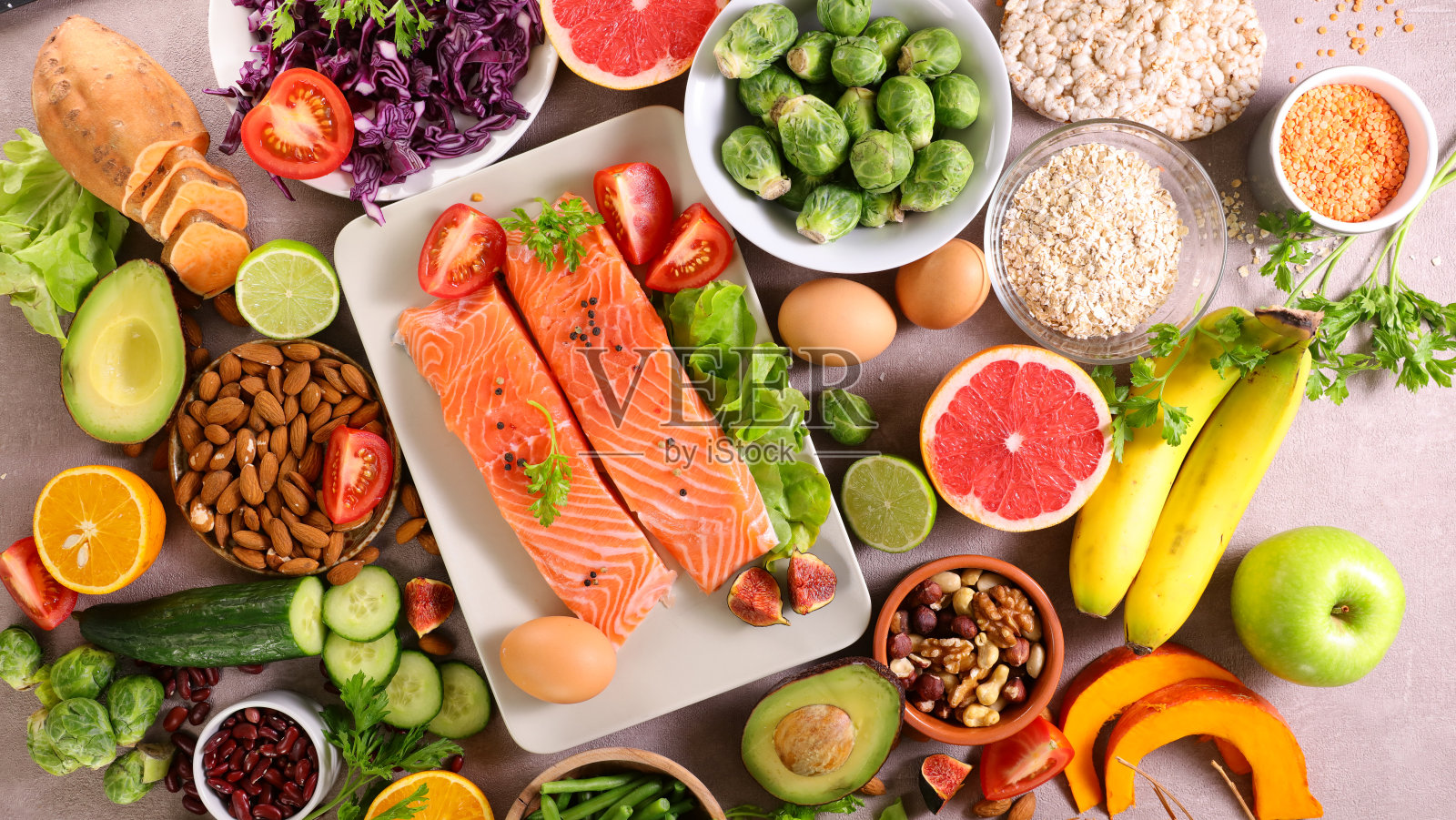 健康食品的选择-水果，蔬菜，蛋白质照片摄影图片
