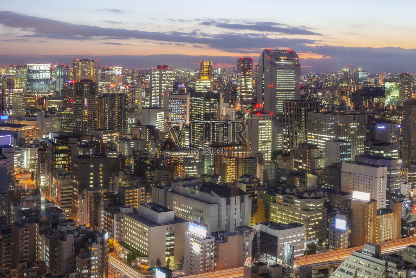 从世界贸易中心大楼俯瞰东京城市景观，日本照片摄影图片