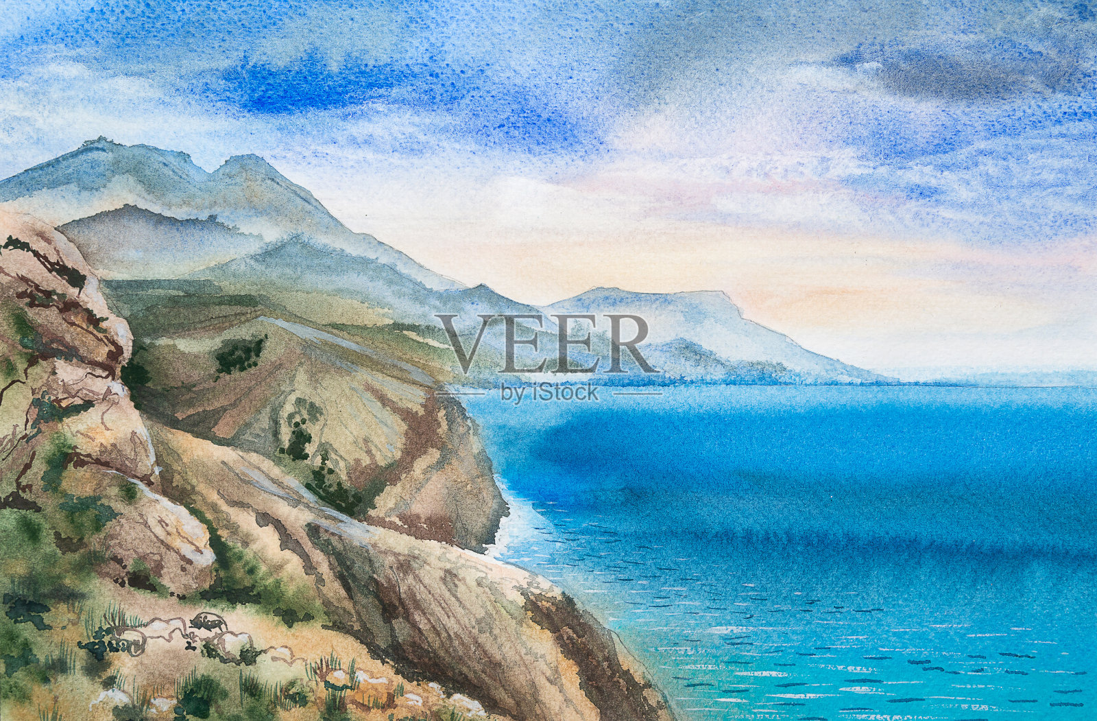 海洋水彩风景。日落在多云的天空，山和石头在左边的前景，和蓝色的海洋在右边。插画图片素材