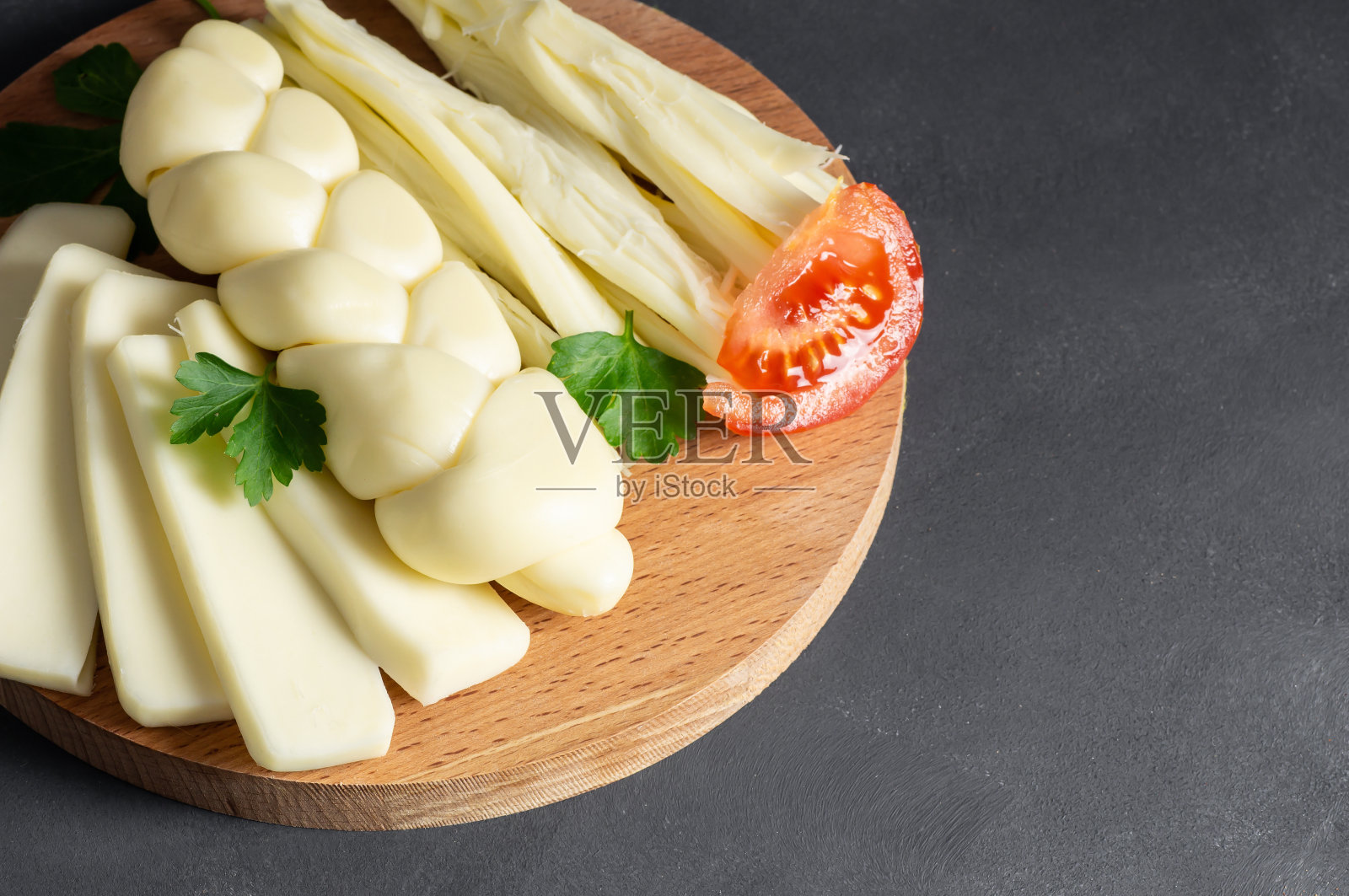 传统各种奶酪、丝线、针织和塞西尔奶酪、土耳其概念熟食照片摄影图片