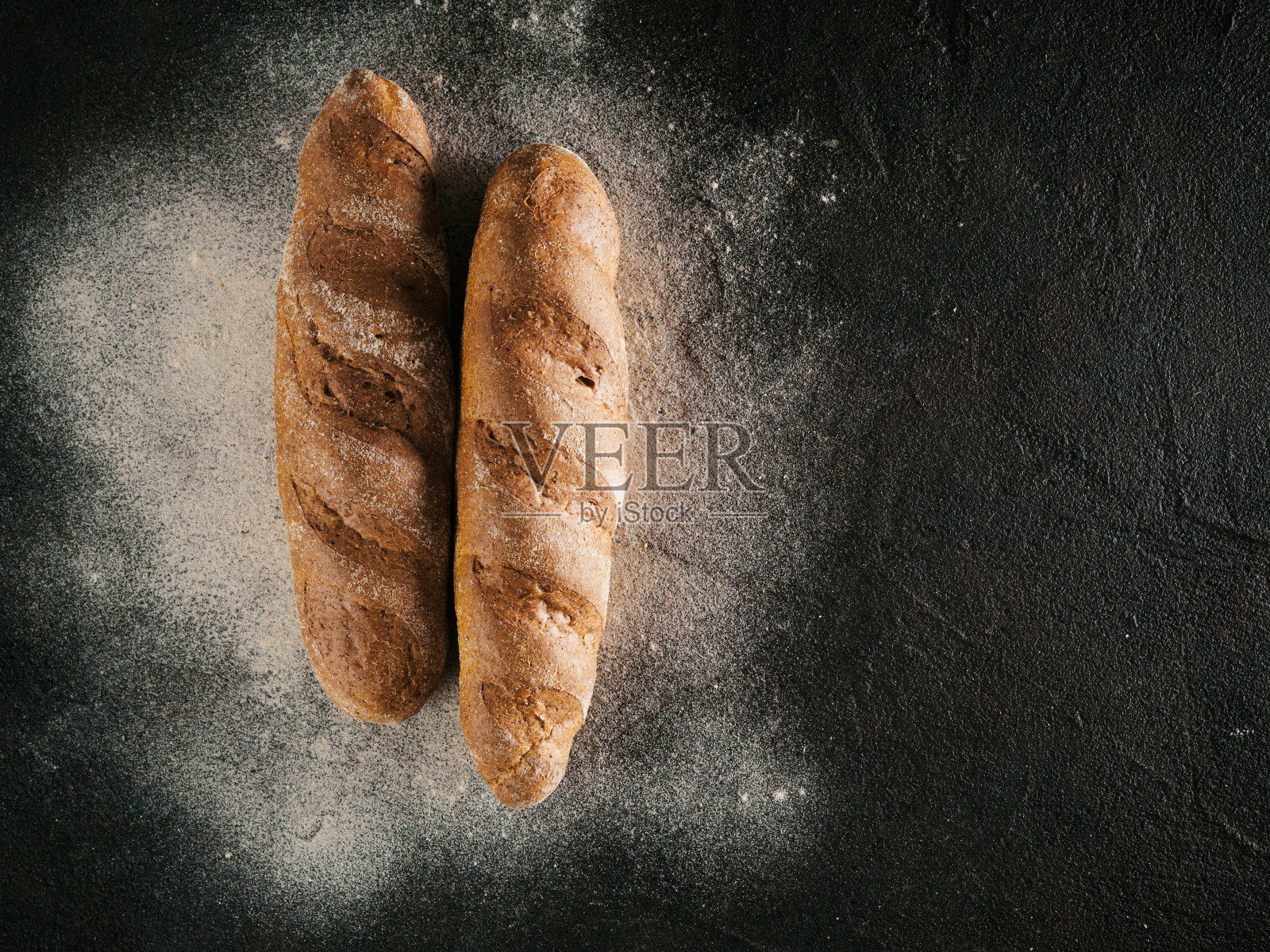 两个自制荞麦面包，俯视图照片摄影图片