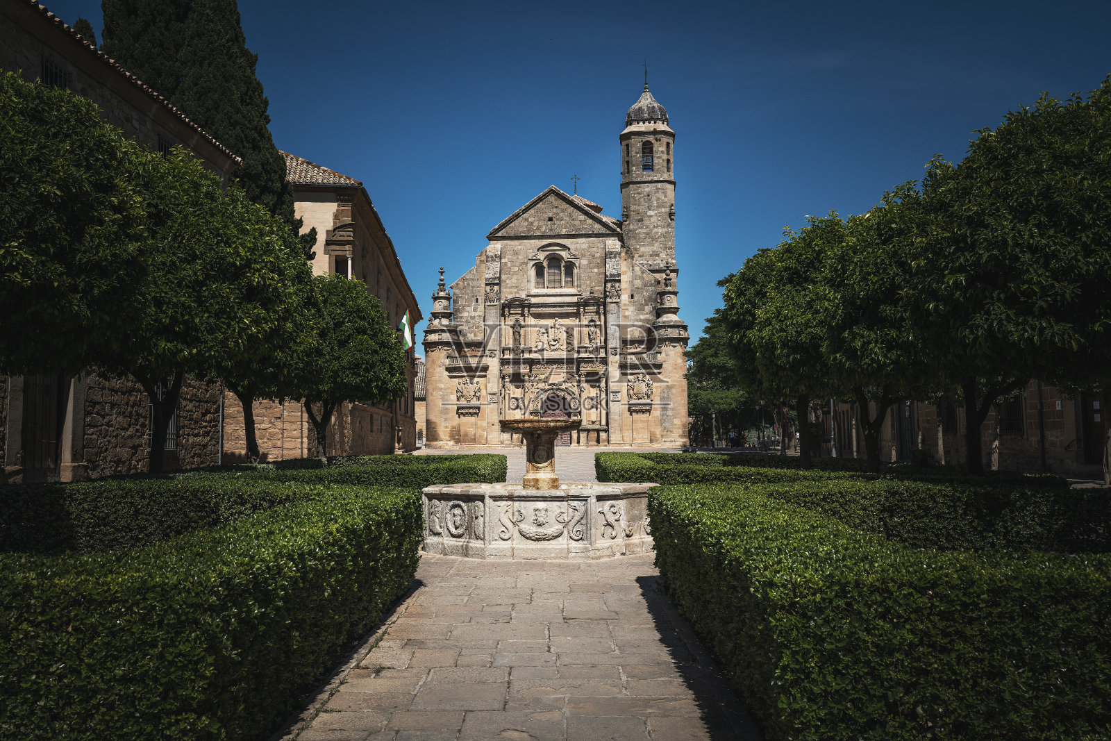 在Vazques Molina广场的Sacra Capilla del萨尔瓦多教堂——ulain、Jaen省、Andalusia、Spain照片摄影图片