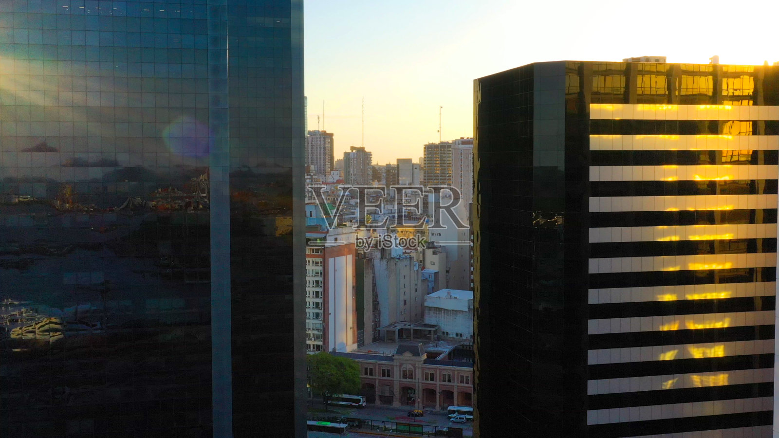 商业建筑立面，布宜诺斯艾利斯城市景观照片摄影图片