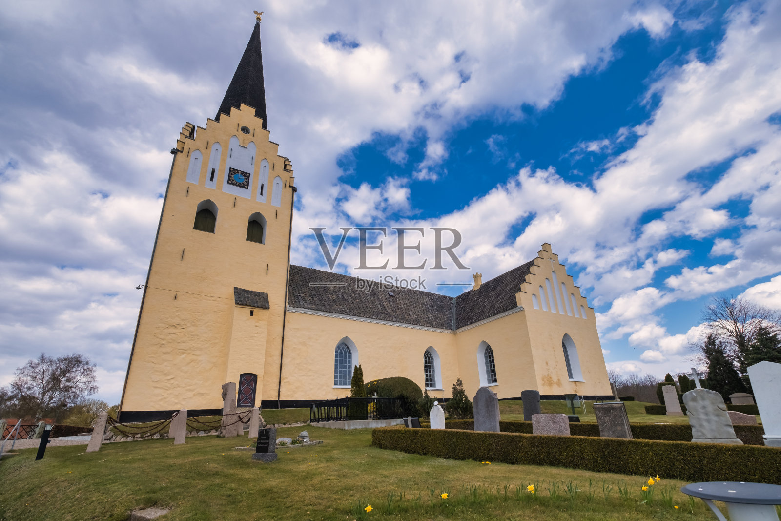丹麦法博格附近山上的斯万尼奇老教堂照片摄影图片