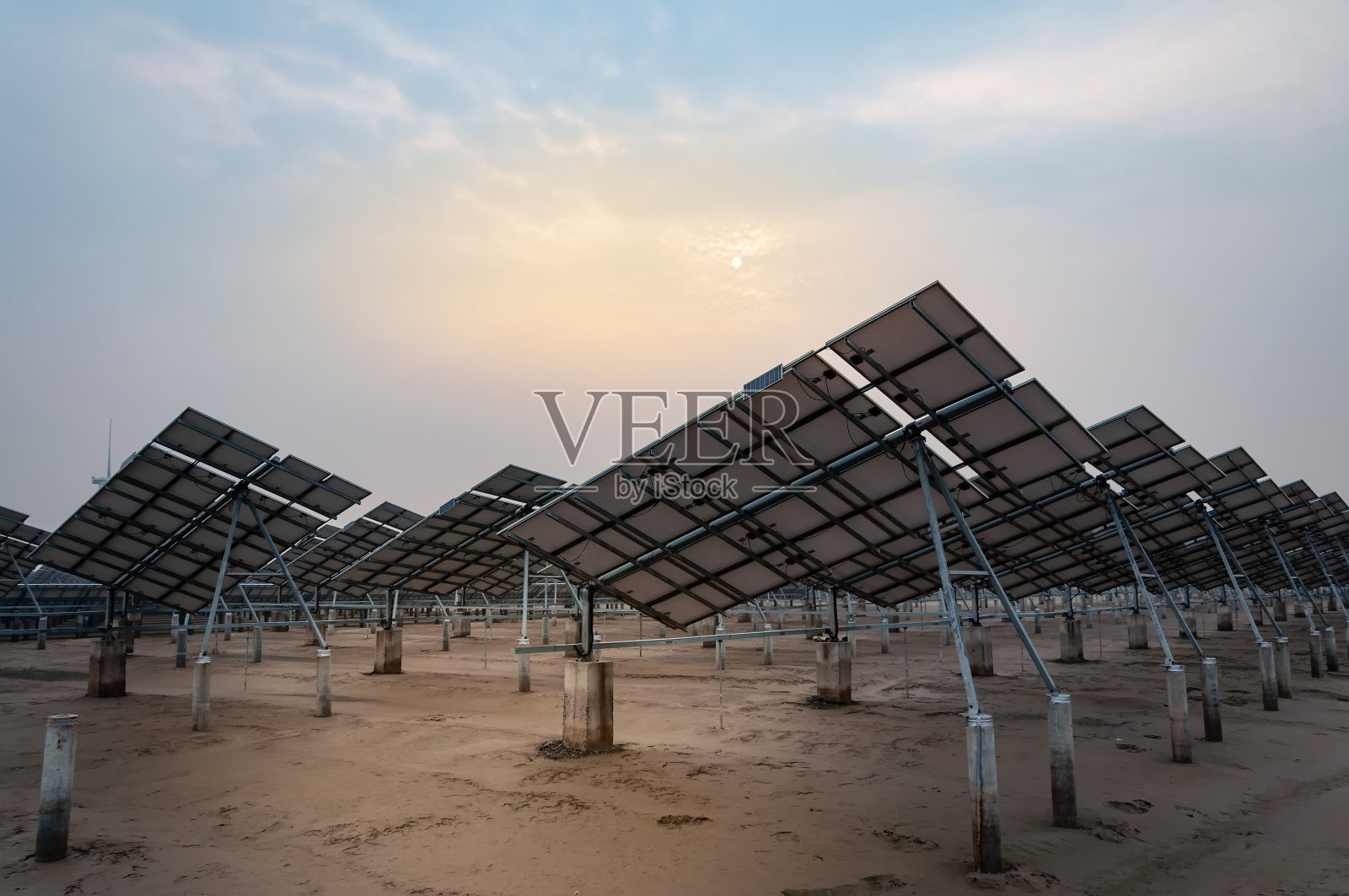 太阳能板，自然界的清洁能源照片摄影图片