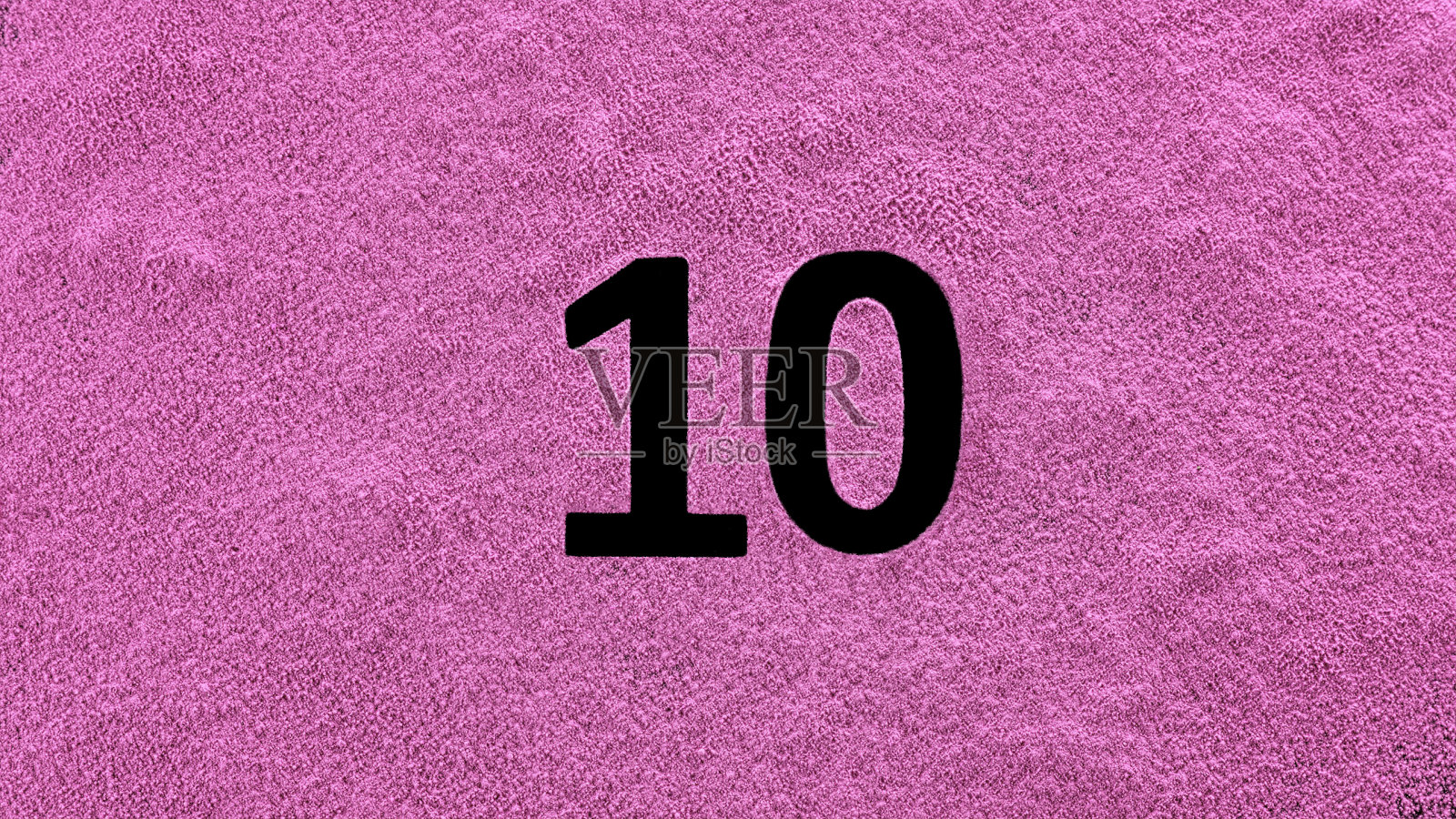 " 10号"的特写出现在粉红色的尘埃中照片摄影图片