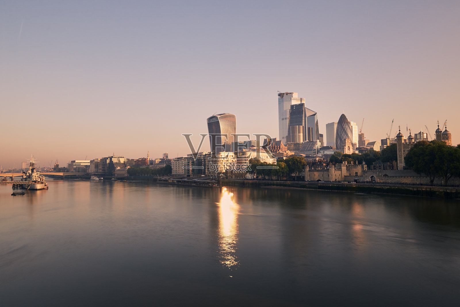 晨曦中的伦敦城市天际线照片摄影图片