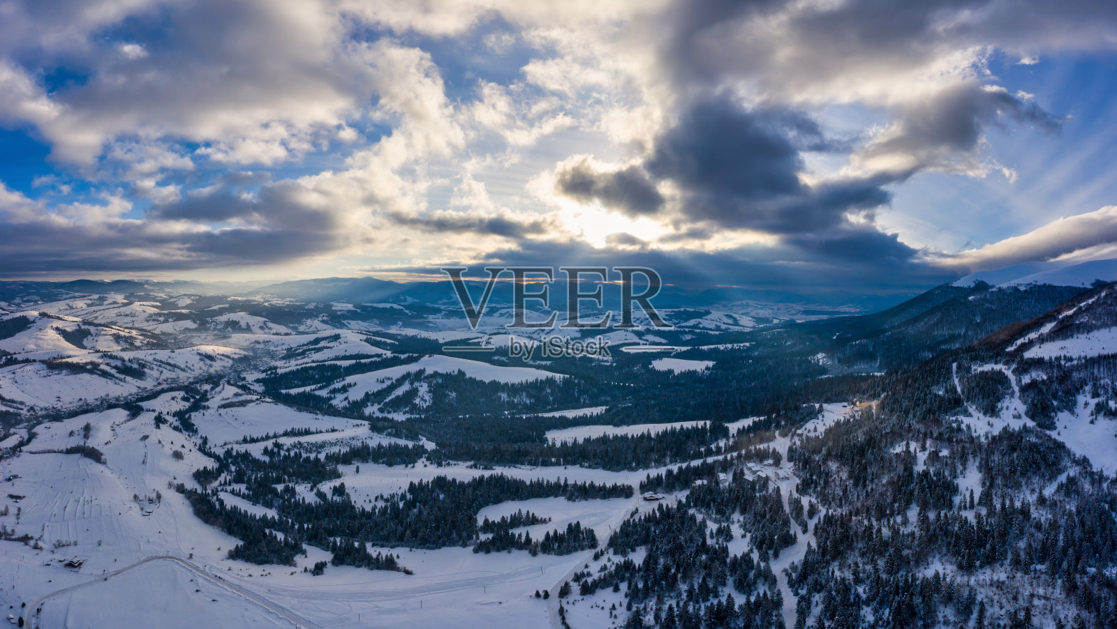 鸟瞰图神秘的冬季景观照片摄影图片