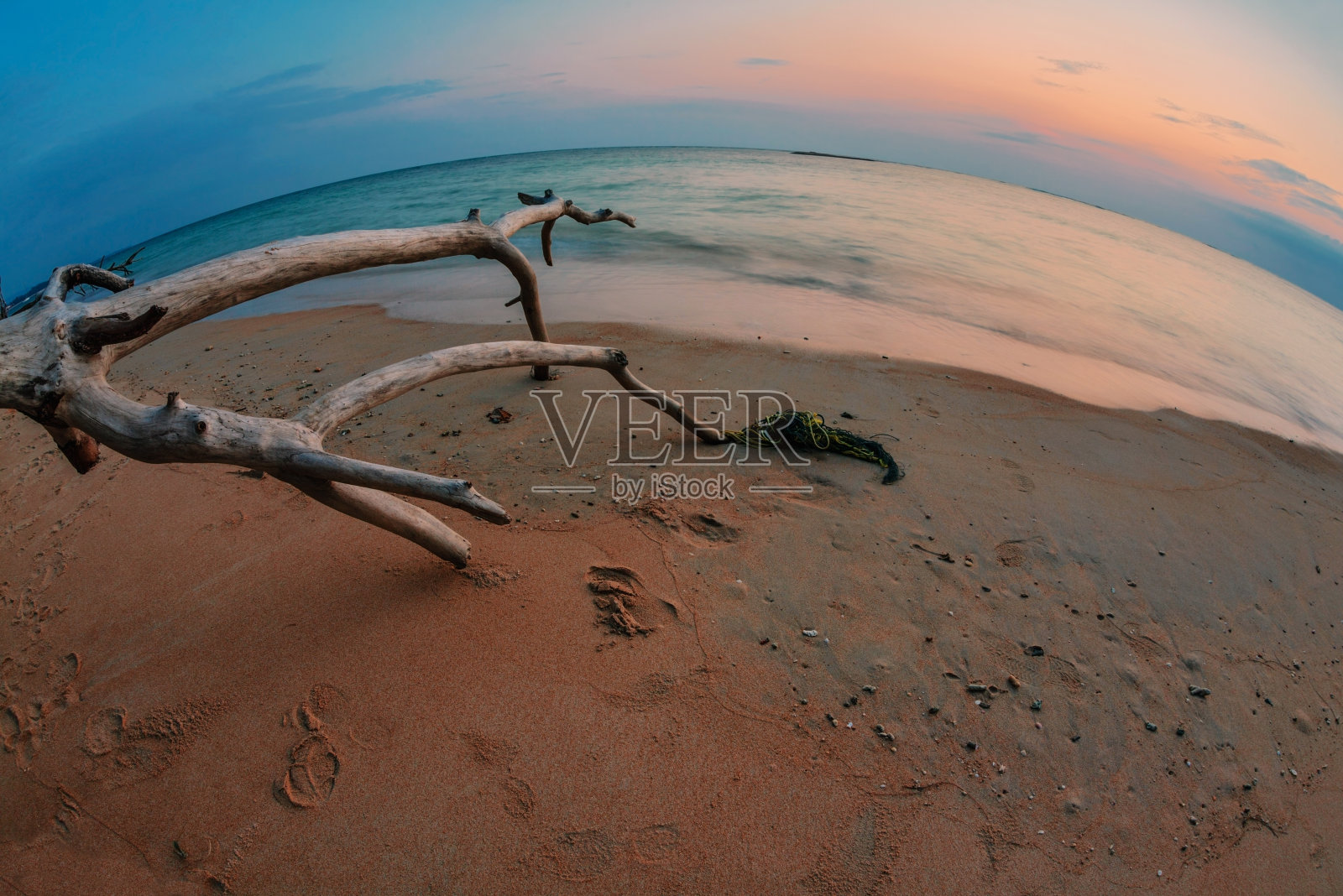 日落时分的热带海滩照片摄影图片