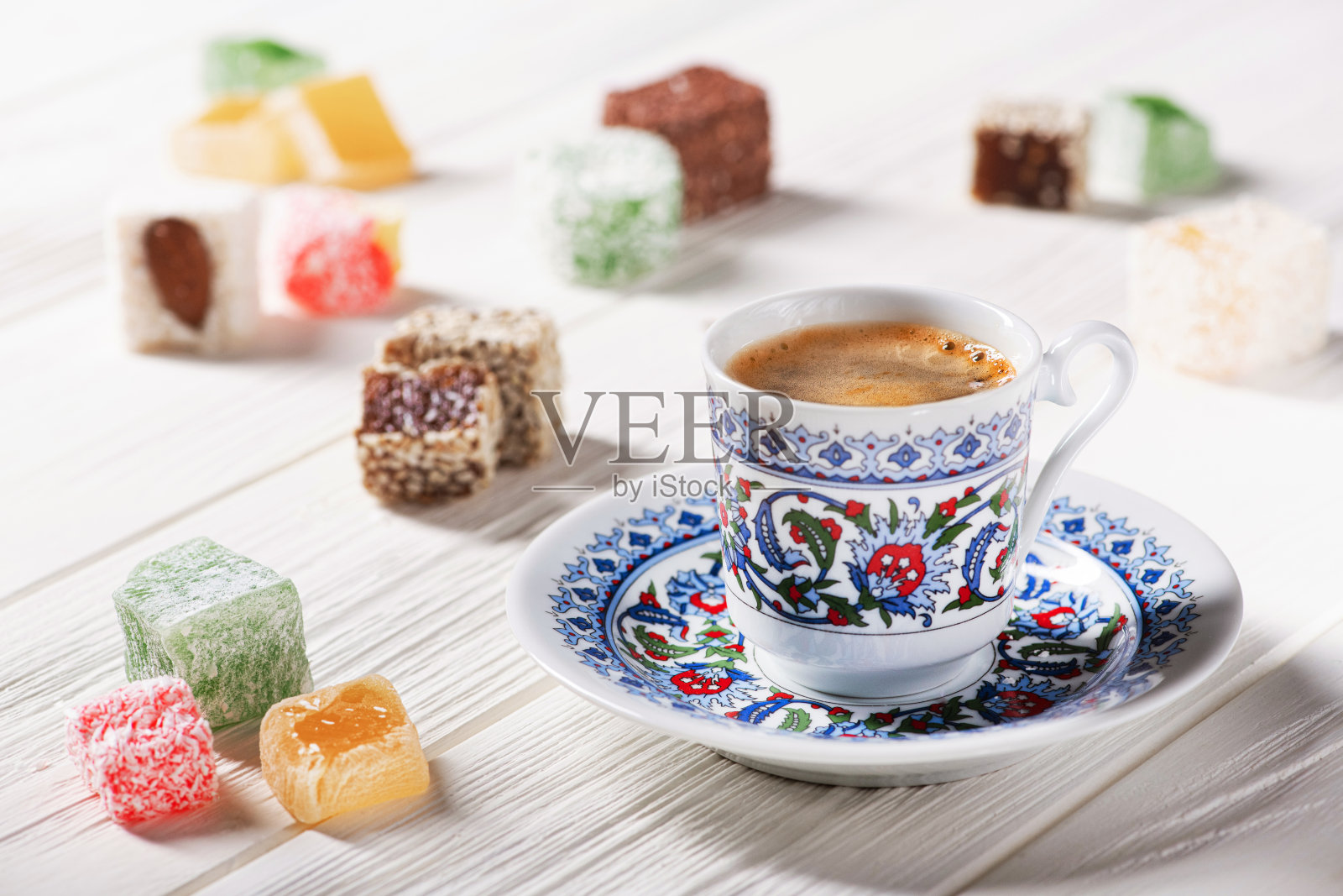 土耳其咖啡杯和土耳其软糖照片摄影图片