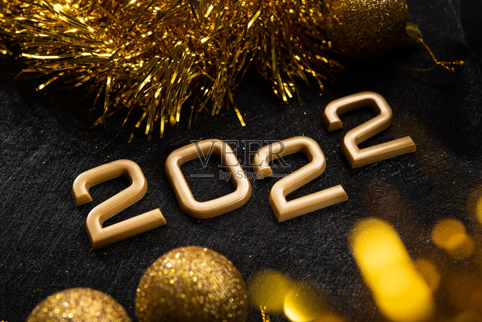 黑色背景上的金色2022年数字照片摄影图片