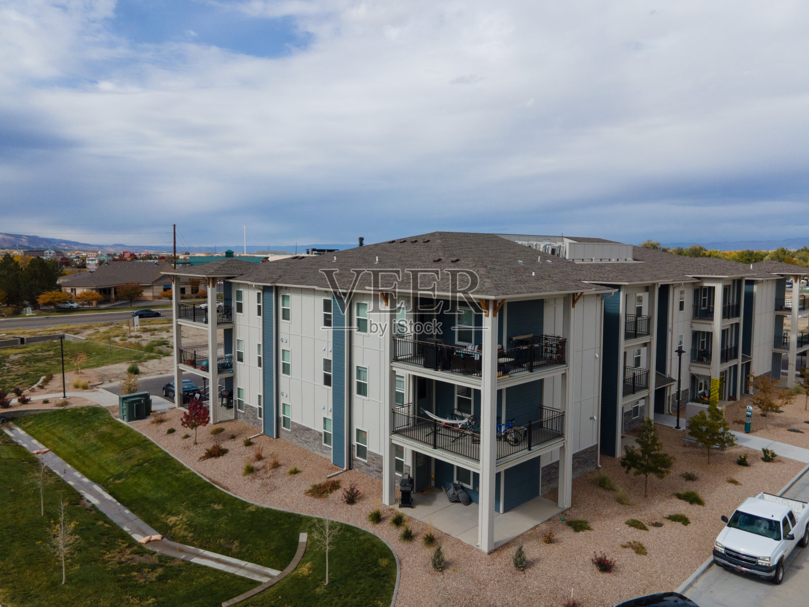 采购产品Aerial Drone View Of Condominiums, Townhomes, real estate, Affordable First Time Home Buyers, Rental Units照片摄影图片