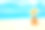 尤克里里在美丽的夏日海滩与拷贝空间和蓝天素材图片