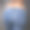 女人肥胖的臀部在蓝色牛仔裤，超重女性的身体特写素材图片