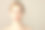一个25岁女人的画室肖像，米色背景素材图片