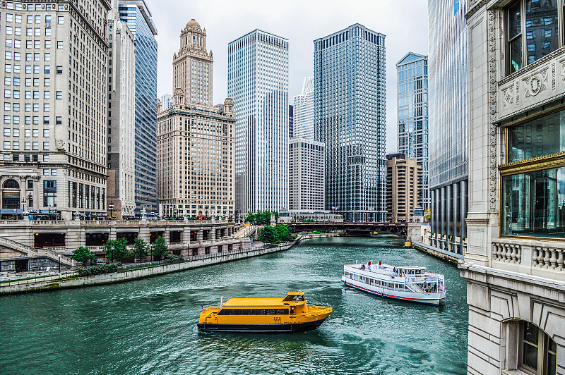 芝加哥城市沿着芝加哥河的城市景观图片素材