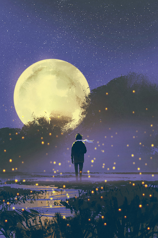 一个人站在沼泽里，背景是萤火虫和满月图片下载